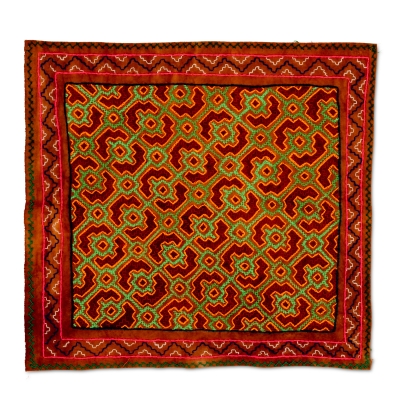 Icaro-Carpet-handmade-square-red-pink-green-orange-yawanawa-huni-kuin-Nukini-Jungle-brazil
